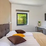 Luxury Nada With Pool In Tinjan Vila *