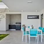 Luxury Nada With Pool In Tinjan Vila Kringa