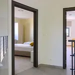 Vila Luxury Nada With Pool In Tinjan Kringa
