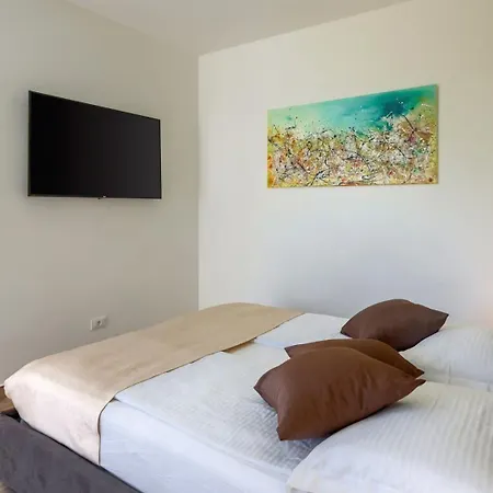 Luxury Nada With Pool In Tinjan *