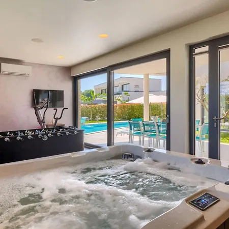 Luxury Nada With Pool In Tinjan Villa *