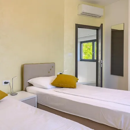 Luxury Nada With Pool In Tinjan Villa