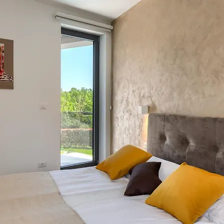 Luxury Nada With Pool In Tinjan Villa