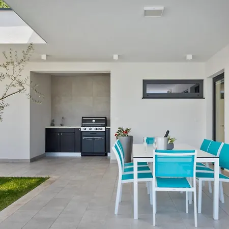 Luxury Nada With Pool In Tinjan 빌라 Kringa