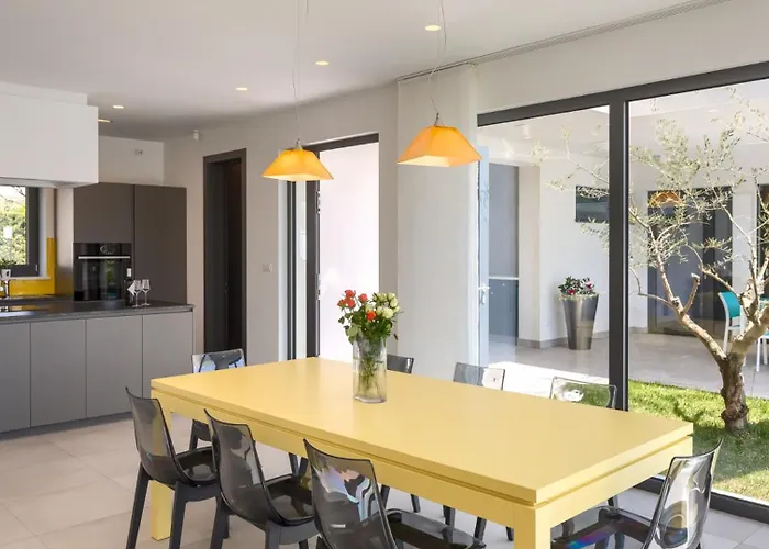 Vila Luxury Nada With Pool In Tinjan