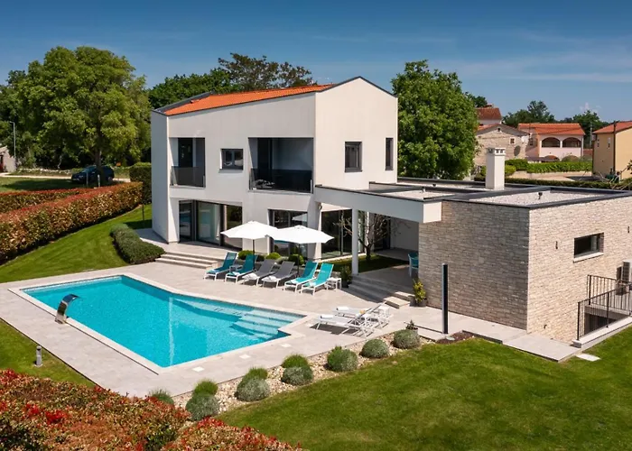 Vila Luxury Nada With Pool In Tinjan