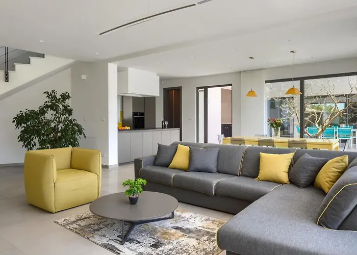 Luxury Nada With Pool In Tinjan Kringa