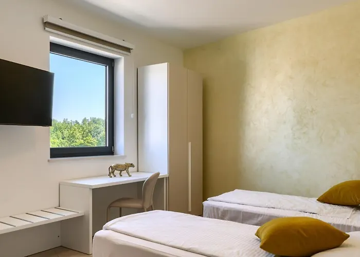 Luxury Nada With Pool In Tinjan