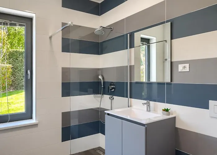 Vila Luxury Nada With Pool In Tinjan Kringa