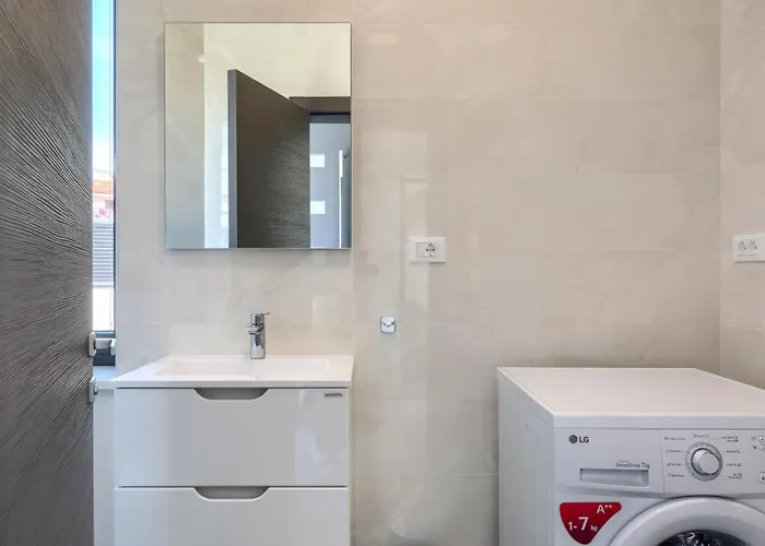 Luxury Nada With Pool In Tinjan