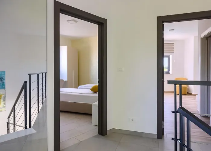 Vila Luxury Nada With Pool In Tinjan Kringa