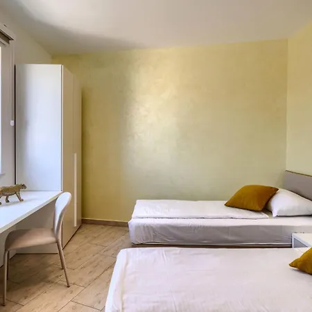 Luxury Nada With Pool In Tinjan *