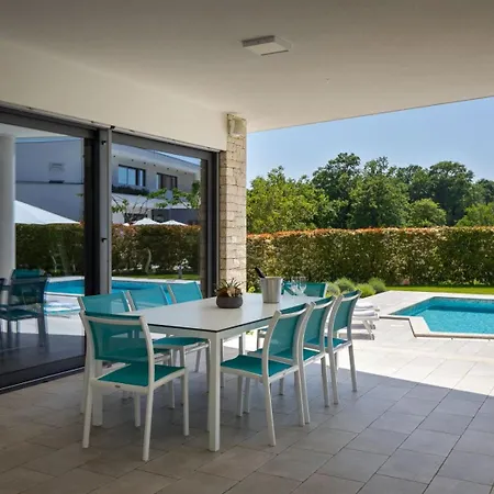 Luxury Nada With Pool In Tinjan