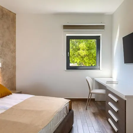 Luxury Nada With Pool In Tinjan Willa