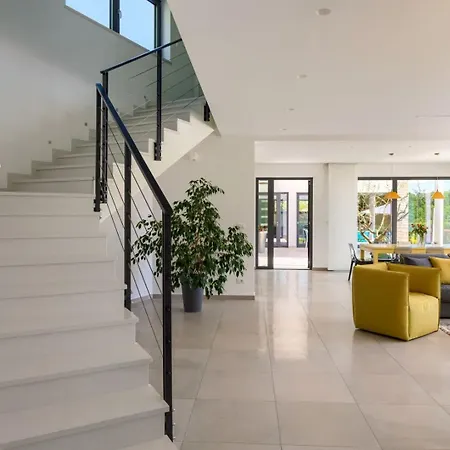 Luxury Nada With Pool In Tinjan Villa