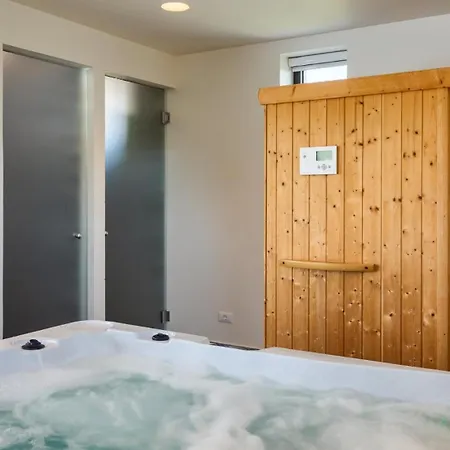 Luxury Nada With Pool In Tinjan *