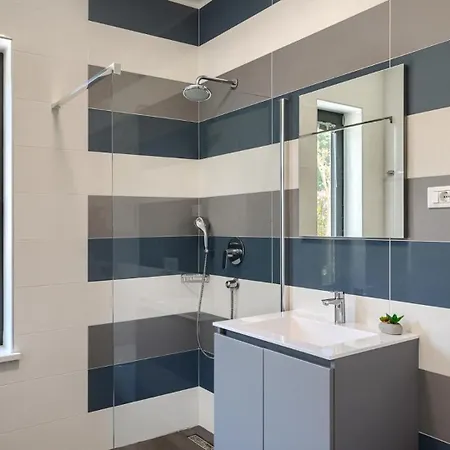 וילה Luxury Nada With Pool In Tinjan Kringa