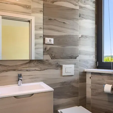 Villa Luxury Nada With Pool In Tinjan