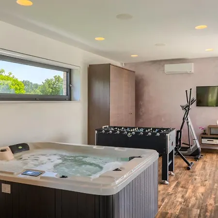 וילה Luxury Nada With Pool In Tinjan Kringa