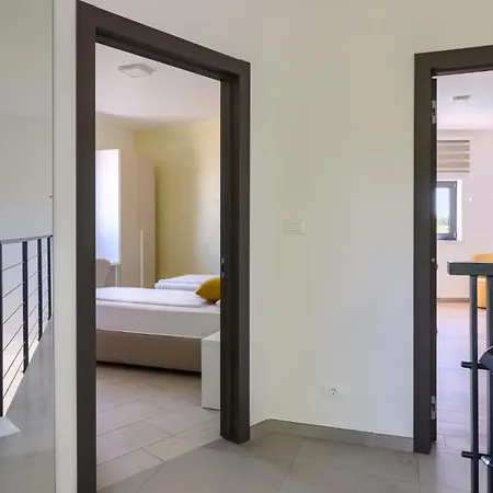 וילה Luxury Nada With Pool In Tinjan Kringa