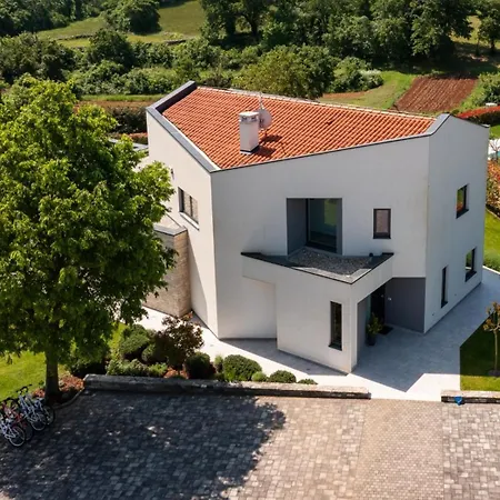 Luxury Nada With Pool In Tinjan *