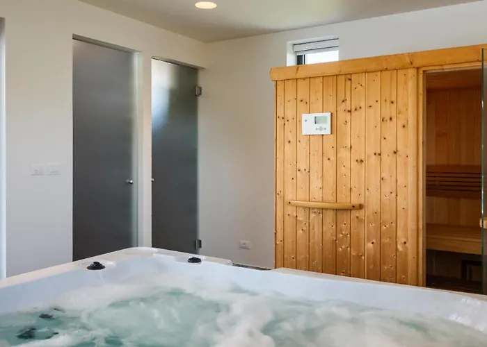 Luxury Nada With Pool In Tinjan *