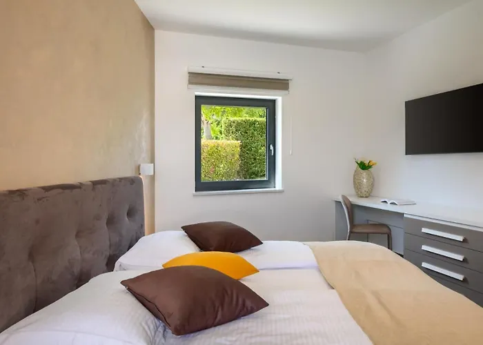 Luxury Nada With Pool In Tinjan Vila *