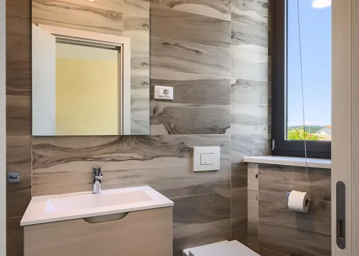 Vila Luxury Nada With Pool In Tinjan