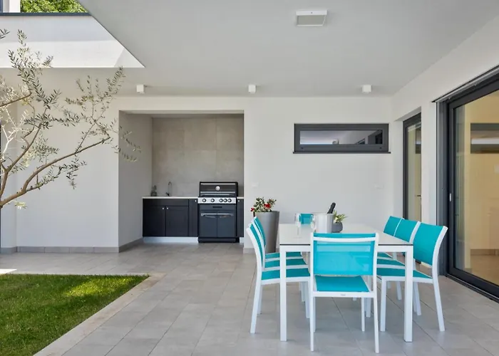 Luxury Nada With Pool In Tinjan Vila Kringa