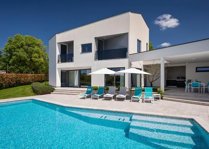 Luxury Nada With Pool In Tinjan Vila *