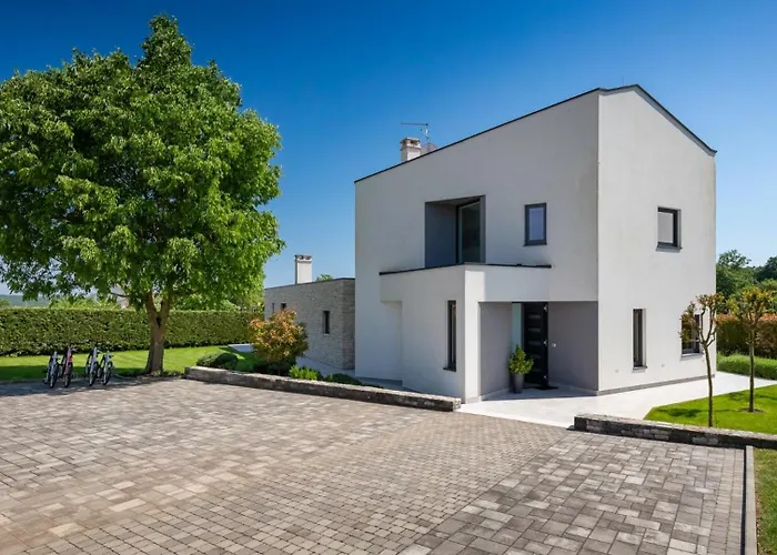 Luxury Nada With Pool In Tinjan